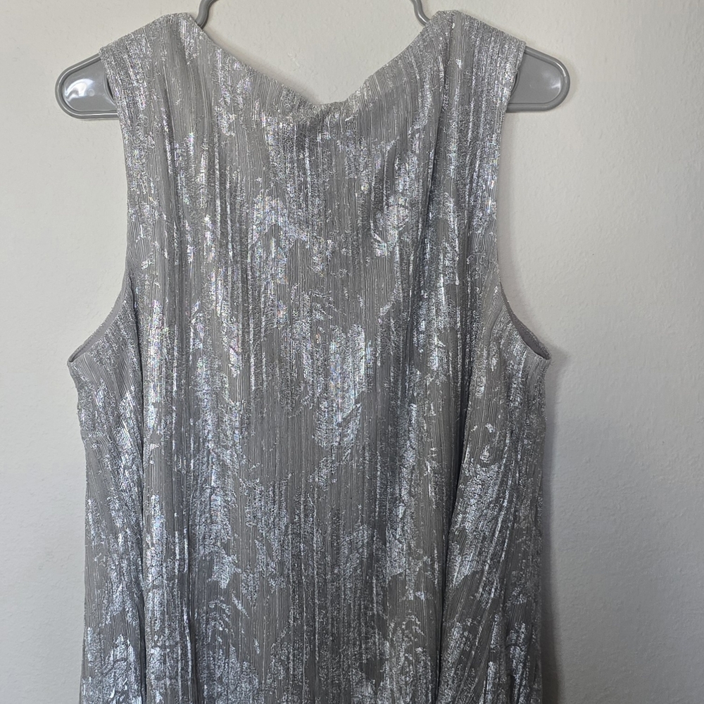R&M Richards Silver Metallic Shimmer Dressy Holiday Sleeveless Blouse Size 20W - Picture 3 of 3